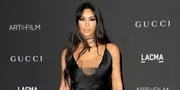 Pose Dalam Bath Tub, Kim Kardashian Nekat Umbar Bagian Pribadi