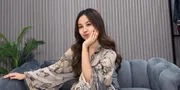 Potret Mayang Lucyana Cover Lagu Tabola Bale, Aksi Main Gitarnya Keren Juga