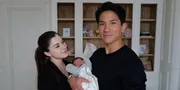 Prince Mateen Foto Bareng Istri dan Anak yang Baru Lahir, Ini Nama Sang Putri