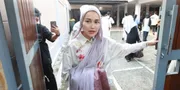Rayakan Idul Adha dengan Kurban di Rumah, Ayu Ting Ting: Seperti Biasa, Kita Tukang Jagal
