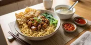 Resep Mie Ayam ala Abang-Abang, Gurih Harum dengan Topping Ayam yang Meresap
