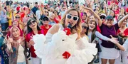 Rilis Single Baru di Amerika, Indah Sari Langsung Terbang ke Tanah Suci untuk Ibadah Umrah