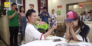 Romantis Bagi Foodies, Pria Ini Lamar Tunangan Pakai 'Buket Bunga' Daging