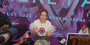 Rossa Ajak Bernadya, JKT48, Yura Yunita, dan Dipha Barus di Konser Here I Am