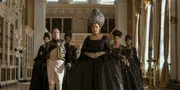 Selalu Tampil Nyentrik, Queen Charlotte Ternyata Pakai 19 Wig di Bridgerton Season 4