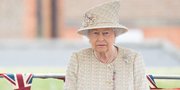 Sudah Berusia 94 Tahun, Ratu Elizabeth II Tertangkap Menyetir Mobil Sendiri