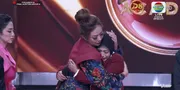 Tangis Mela Bandung Pecah di Panggung Dangdut Academy 8, Baru Tahu Kakek Meninggal