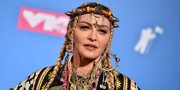 Usia Beda Hingga 36 Tahun, Madonna Tertangkap Mesra Bareng Pacar Barunya