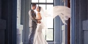 VIDEO: Bak Cinderella, Ini Detail Mewah Wedding Gown Putri Titian