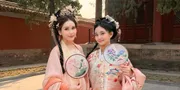 7 Potret Ayu Ting Ting Tampil Bak Permaisuri China, Kepalanya Sempat Ditarik oleh Fotografer