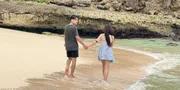 7 Potret Happy Asmara dan Gilga Sahid yang Lengket Terus Meski di Pantai, Definisi Saling Cinta dan Mesra Selalu