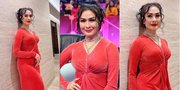 8 Potret Pesona Iis Dahlia Pakai Gaun Merah Merona High Slit Panjang, Tetap Cantik dan Menawan di Usia 50 Tahun - Dapat Banyak Pujian Netizen