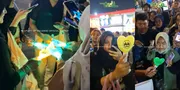 Bak K-Pop, Potret Band Wali Bagikan Lightstick dan Photocard Edisi Spesial - Fans Rebutan