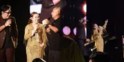 Potret Andre Taulany Duet Bareng Ayu Ting Ting di Konser Dangdut Dangdutan