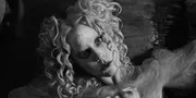 Potret Lady Gaga Hidupkan Nuansa Horor di Music Video Terbaru ‘THE DEAD DANCE’