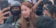 Potret Lucinta Luna Ikut Demo, Jadi Korlap - Kibarkan Bendera One Piece