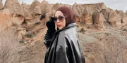 Potret Selfi Yamma Liburan di Cappadocia, Tampil Stylish dan Glamour