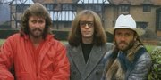 Yuk Nostalgia Dengan 7 Potret Bee Gees Grup Musik Legendaris Asal Inggris di Era 60-70 an