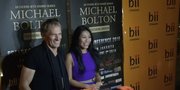 Anggun Jadi Bintang Tamu di Konser Michael Bolton