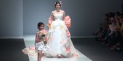 JFW 2016 Sandra Dewi Tampil Cantik Dengan Gaun Pengantin 