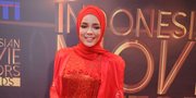 Soal Fashion, Dewi Sandra Suka Yang Simple 