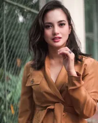 10 Artis Wanita yang Masih Setia Sendiri Pasca Ditinggal Suami Untuk Selama-Lamanya
