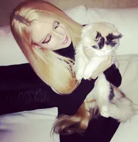 10 Bukti Bahwa Human Barbie Valeria Lukyanova Hanya Manusia Biasa
