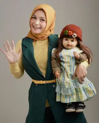 10 Foto Bukti Jika Ria Enes Cantik Awet Muda di Usia Setengah Abad Lebih