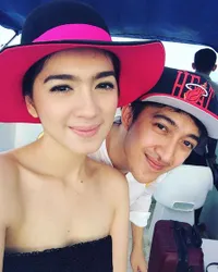 10 Foto Daniel, Kakak Angel Karamoy yang Ganteng dan Berjiwa Petualang Banget
