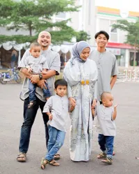 10 Foto Enno Lerian dan Putra Sulungnya yang Berusia 16 tahun, Bak Kakak Adik!