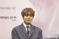 10 Foto Ganteng Park Jihoon Pamer Deretan Pose dan Aegyo Super Unyu di Preskon Konser Jakarta