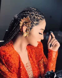 10 Foto Gaya Rambut Baru Dewi Perssik, Stylish Disebut Mirip Awkarin