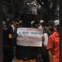 10 Foto Hot Dinar Candy yang Disebut Sebagai Pemersatu Bangsa, Mandi Bareng Nikita Mirzani - Pakai Baju Ketat