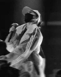 10 FOTO Kehidupan Agnez Mo dalam Potret Hitam Putih, Dramatis - Mengungkap Sisi Lain Seorang Superstar