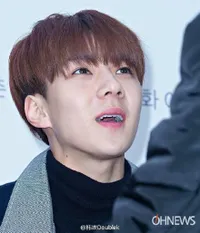 10 Foto Langka Sehun EXO Saat Behel Belakang Giginya Kelihatan, Cute Gemesin!