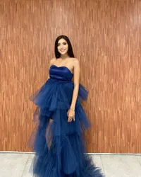 10 Foto Millendaru Jadi Model Fashion Show, Pakai Dress Ala Princess!