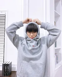 10 Potret Moonbin ASTRO Pakai Hoodie, Cute Sekaligus Tunjukkan Aura Boyfriendable