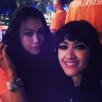 10 Foto Nia Anggia Adik Almarhum Julia Perez, Hot Mom 3 Anak Punya Suami Bule