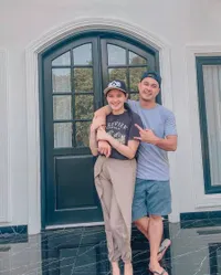 10 Foto Penampakan Rumah Baru Eza Gionino untuk Anak dan Istri, Mewah Bergaya American Classic