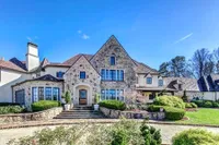 10 Foto Penampakan Rumah Mewah Dwayne 'The Rock' Johnson, Punya 8 Kamar - Lahan Berkuda