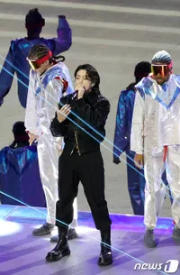 10 Foto Penampilan Jungkook BTS di Pembukaan FIFA World Cup Qatar 2022, Ganteng Memukau Bawakan Lagu 'Dreamers'!