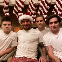 10 Foto Perayaan Natal Artis Hollywood, Kumpul Keluarga - Selfie Mesra Bareng Pasangan