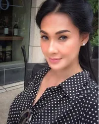 10 Foto Terbaru Cut Sarra, Artis Langganan Antagonis yang Tetap Awet Muda di Usia 47 Tahun