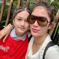 10 Foto Terbaru Elea Anak Ussy Sulistiawaty yang Kini ABG Cantik, Tinggi Hampir Sama Seperti Mama dan Kakak