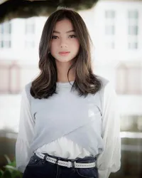 10 Foto Terbaru Glenca Chysara yang Curi Perhatian, Wajahnya Mirip Poppy Bunga Saat Berhijab