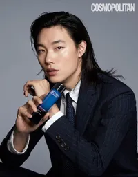 10 Foto Terbaru Ryu Jun Yeol dengan Rambut Gondrong, Makin Ganteng dan Karismatik!