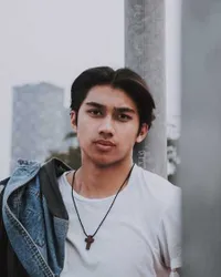 10 Foto Yabes Yosia, Adik Kandung Hito Caesar yang Jarang Terekspos