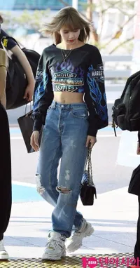 10 Idol K-Pop Cantik Pemilik Body Goals Versi Netizen Korea - Bikin Pikir-pikir Lagi Kalau Mau Ngemil Sambil Rebahan