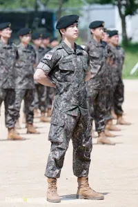 10 Idol K-Pop Ini Makin Macho Saat Ikut Wajib Militer, Tentara Kesayangan Fans yang Ngangenin Banget