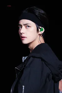 10 Idol K-Pop Pemilik Mata Tajam Bikin Halu & Deg-Degan, V BTS - Jennie BLACKPINK!